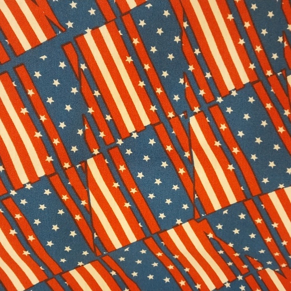 LulaRoe 🇺🇲 Patriotic Irma Shirt Size XS. NWT. - Picture 2 of 4